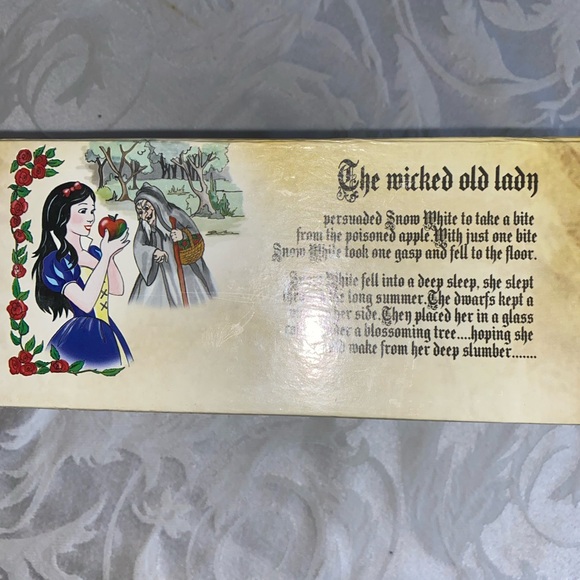 Paul Cardew Snow White 2 piece mug set - Picture 5 of 13